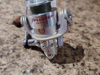 Pflueger Spinning Reel - Gear Ratio 5.2:1 - Fishing Reel - One Way Clutch - USED