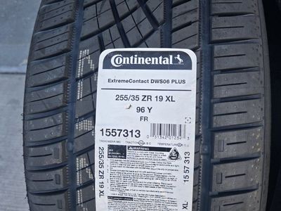 Brand new 255/35/ZR19 Continental. Pair