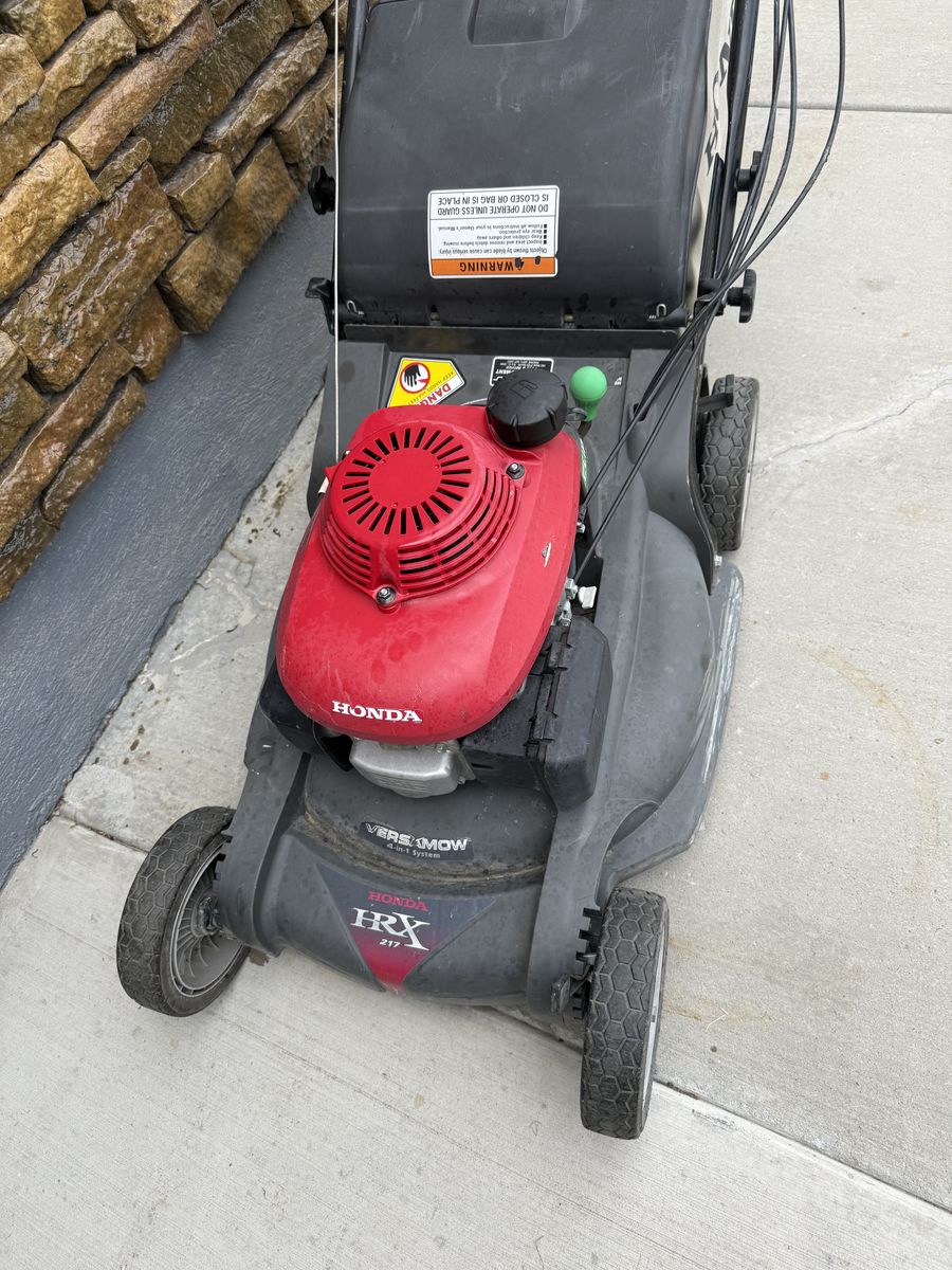 Honda self propelled lawnmower runs excellent!