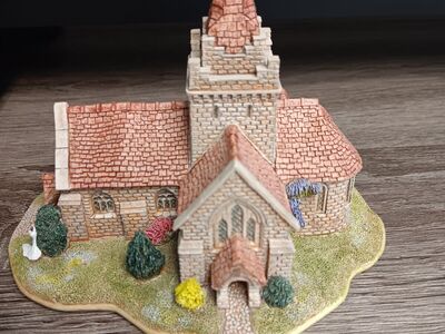 Vintage Collectible Lilliput Lane Crathie Church Figurine