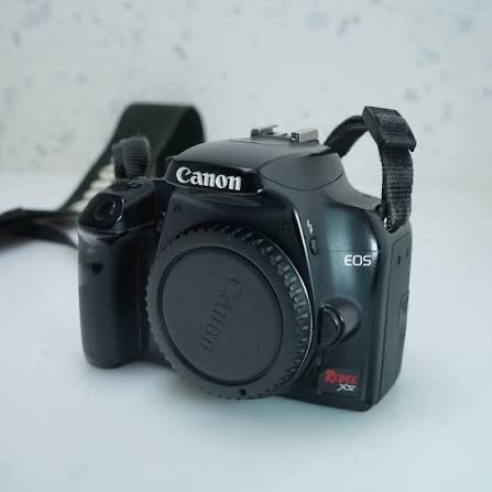 Canon EOS Rebel XS 10.1 MP DSLR Camera - Black (Body Only) - Tested & Working