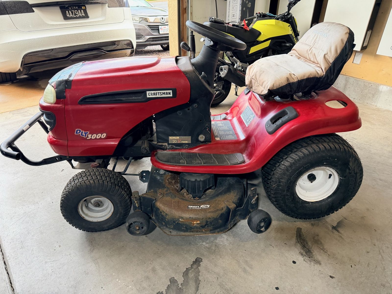 Craftsman DLT 3000 riding lawn tractor – Model 917.273480