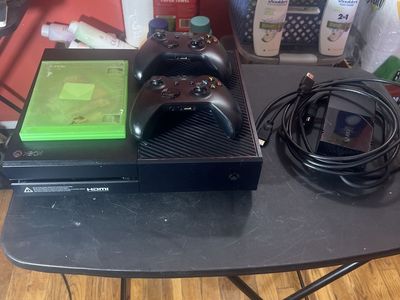 Microsoft Xbox One Console 500GB with 2 Controllers & Grand Theft Auto V