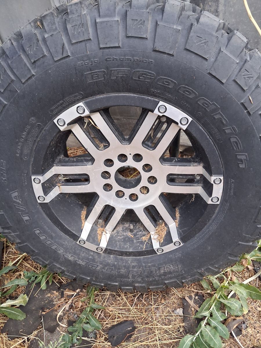 Rim and Tire 35x12.50xR18