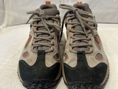Merrell women’s size 9 chameleon, Gore-Tex XCR, hiking shoes