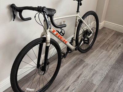 2025 Trek Checkpoint ALR 3 - Size 56cm - Excellent Condition
