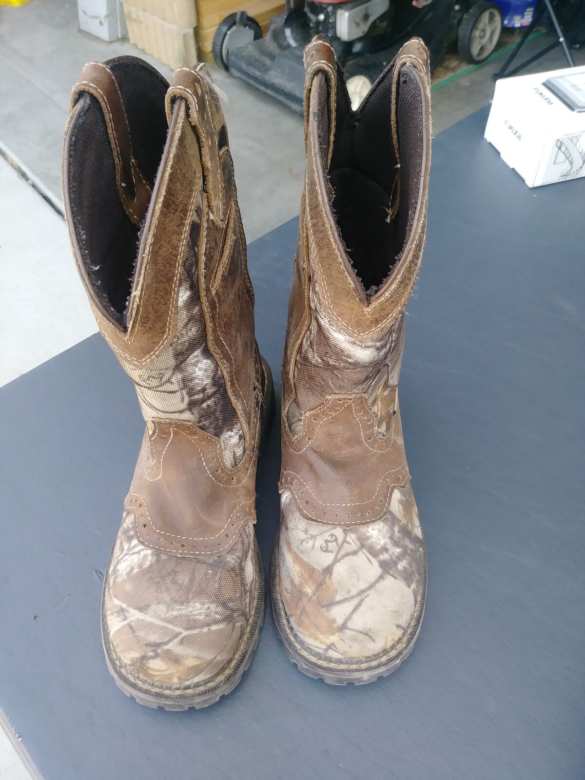 Steel toe camo boots