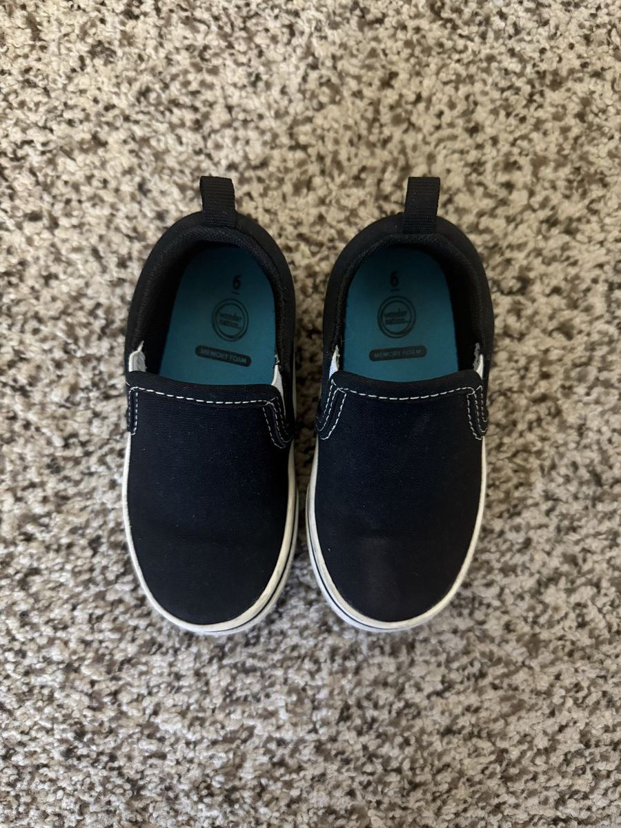 Wonder Nation Toddler girls  Black Slip-On Canvas Shoes Size 6 Memory Foam