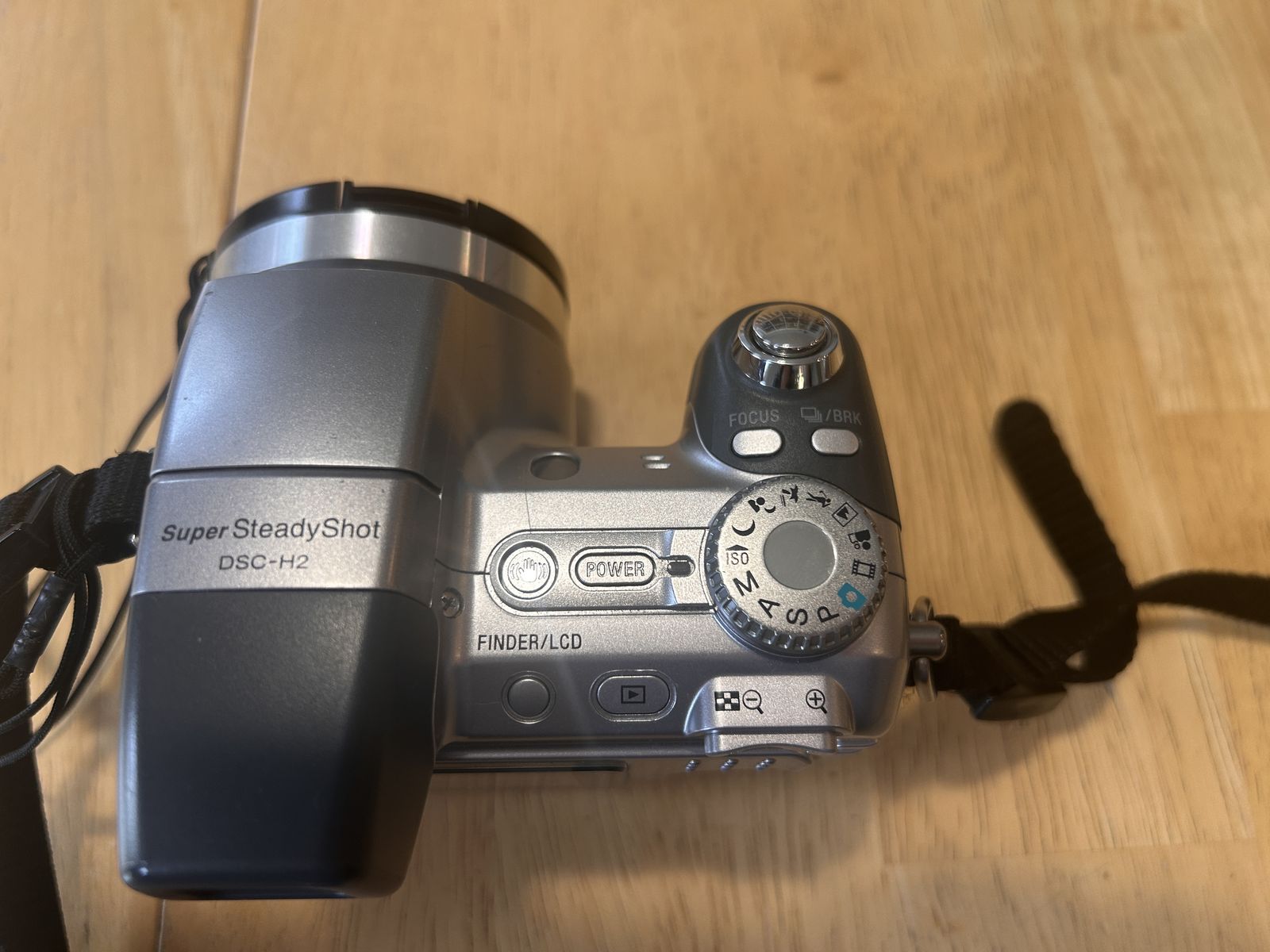 Sony CyberShot Camera w/ carrying case