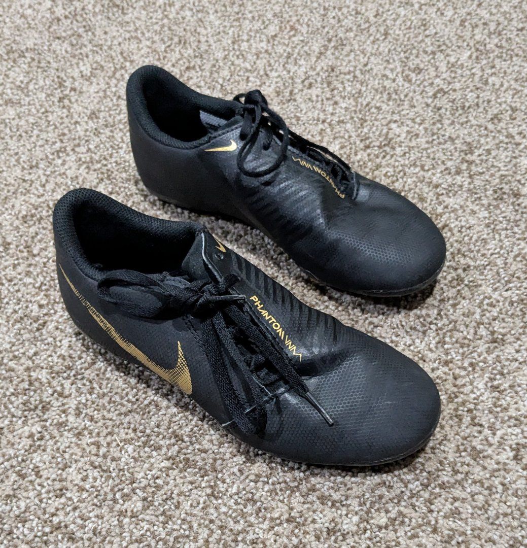 Nike Phantom Venom Youth Soccer Cleats Black Gold Size 3.5