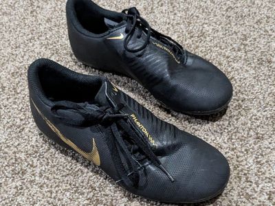 Nike Phantom Venom Youth Soccer Cleats Black Gold Size 3.5
