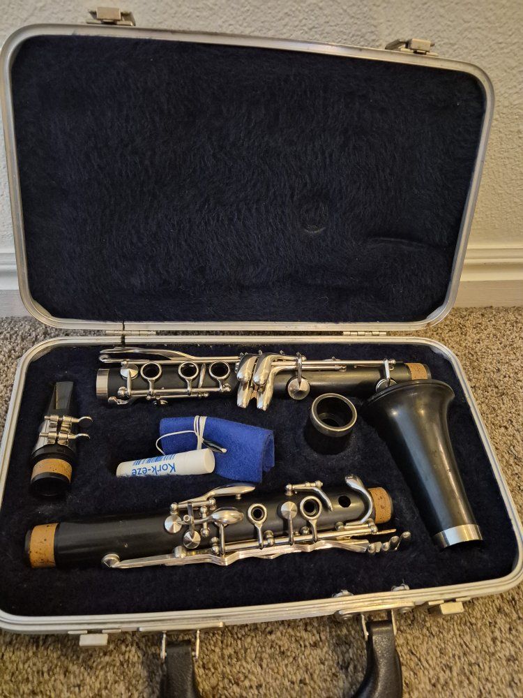 Artley Clarinet with Warranty