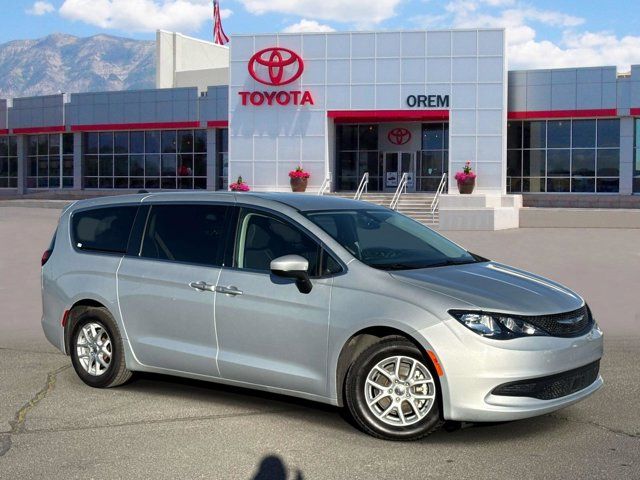 2022 Chrysler Voyager LX