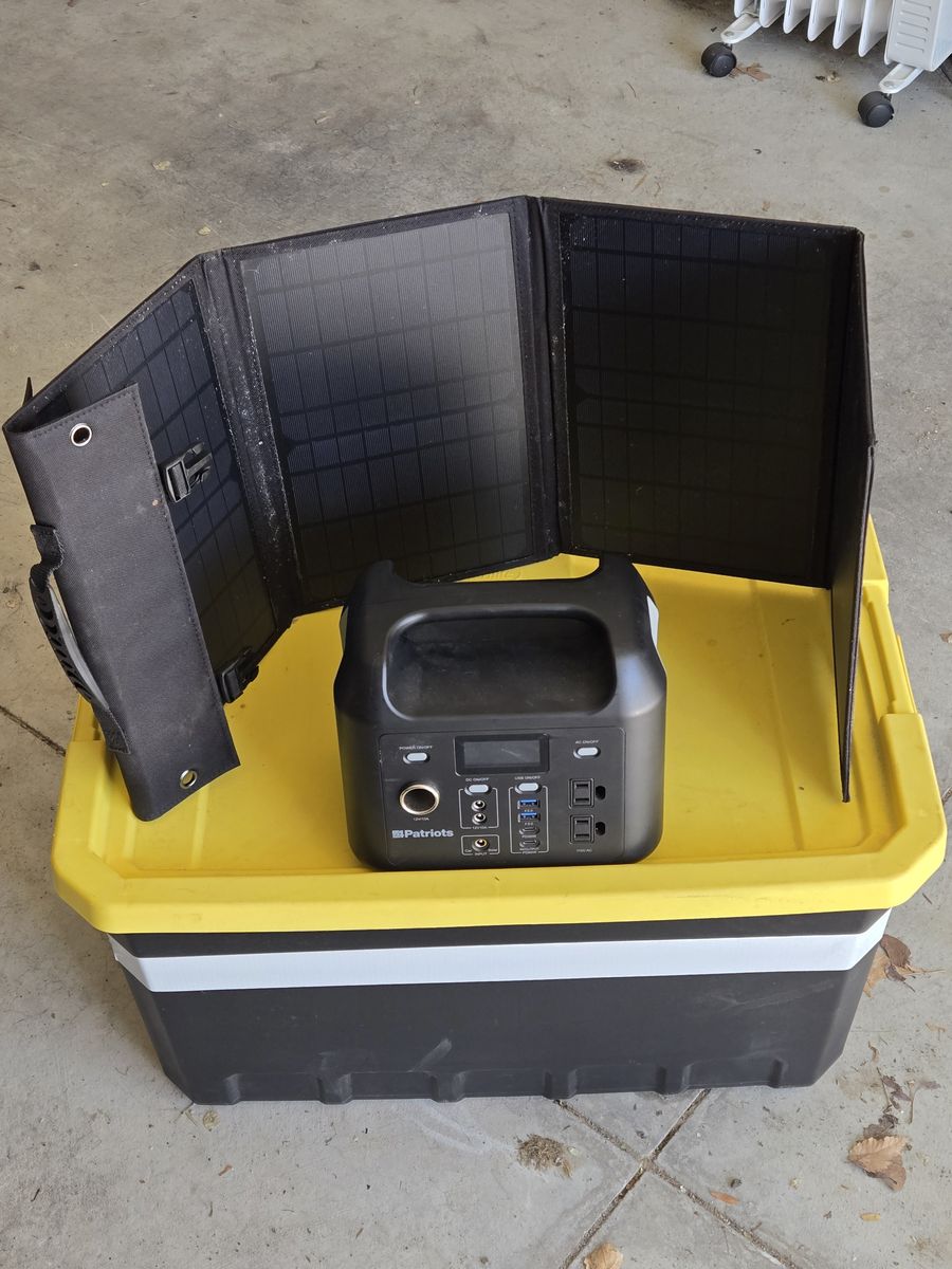 4Patriots Patriot Power Sidekick D320 (299Wh) portable solar generator with original solar panel