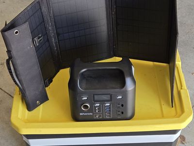 4Patriots Patriot Power Sidekick D320 (299Wh) portable solar generator with original solar panel