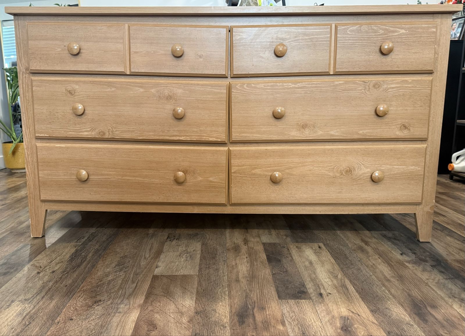 Natural Light Wood 6-Drawer Dresser