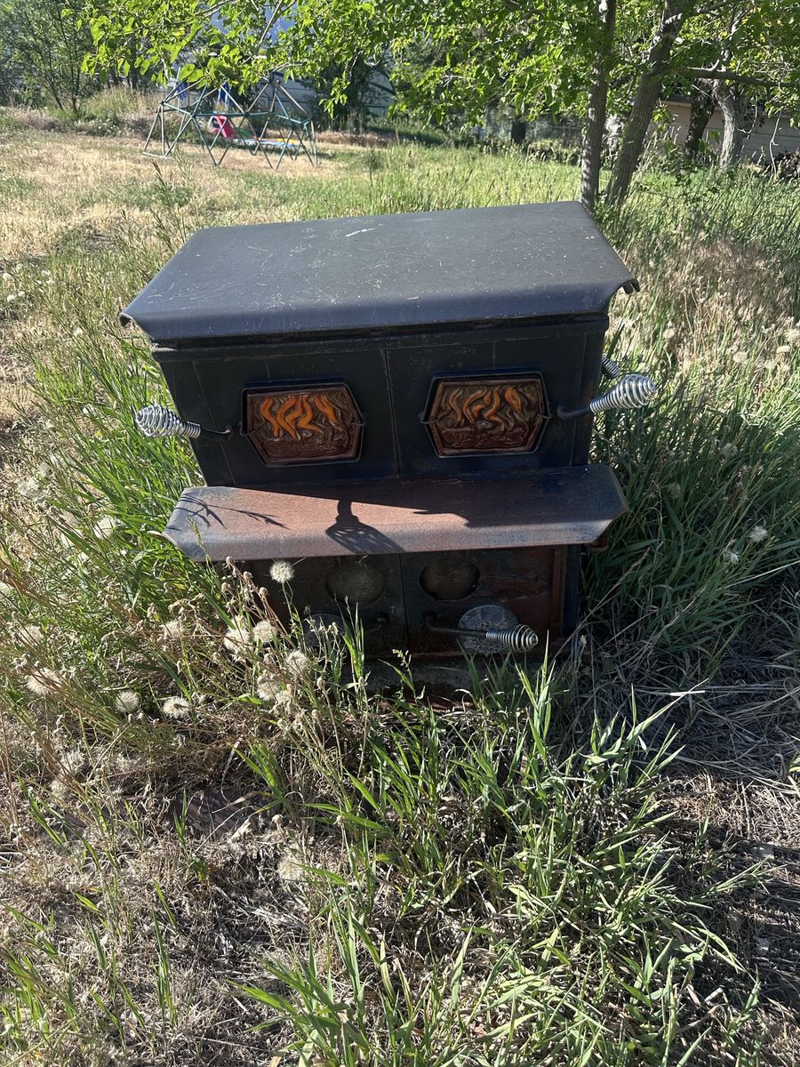 Cast iron stove/fireplace