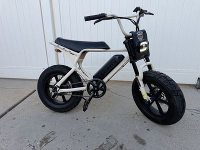 Macfox Electric Bike White Moped Style E-Bike Fat Tire M16