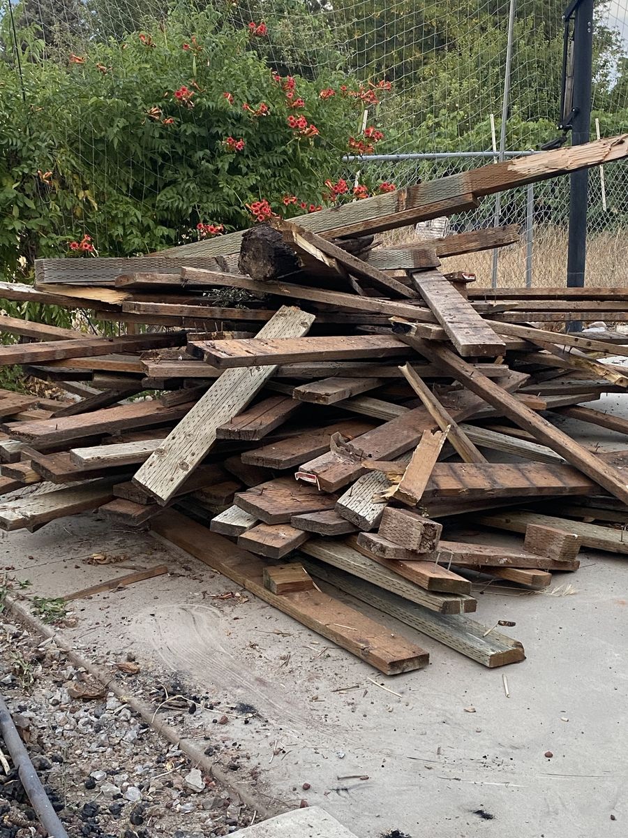 Bulk Scrap Lumber & Reclaimed Wood Boards Pile