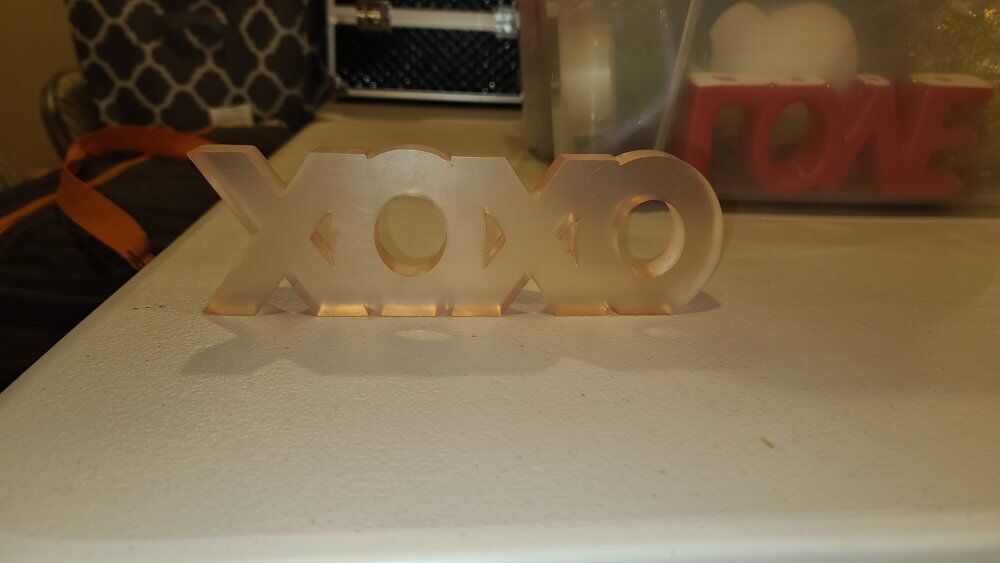 'xoxo' & 'love' sign decoration