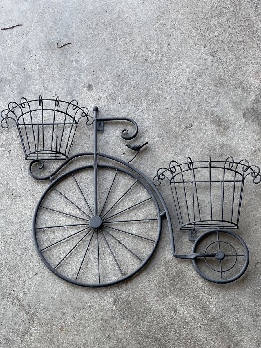 Metal Bicycle Wall Planter - Vintage Farmhouse Garden Decor