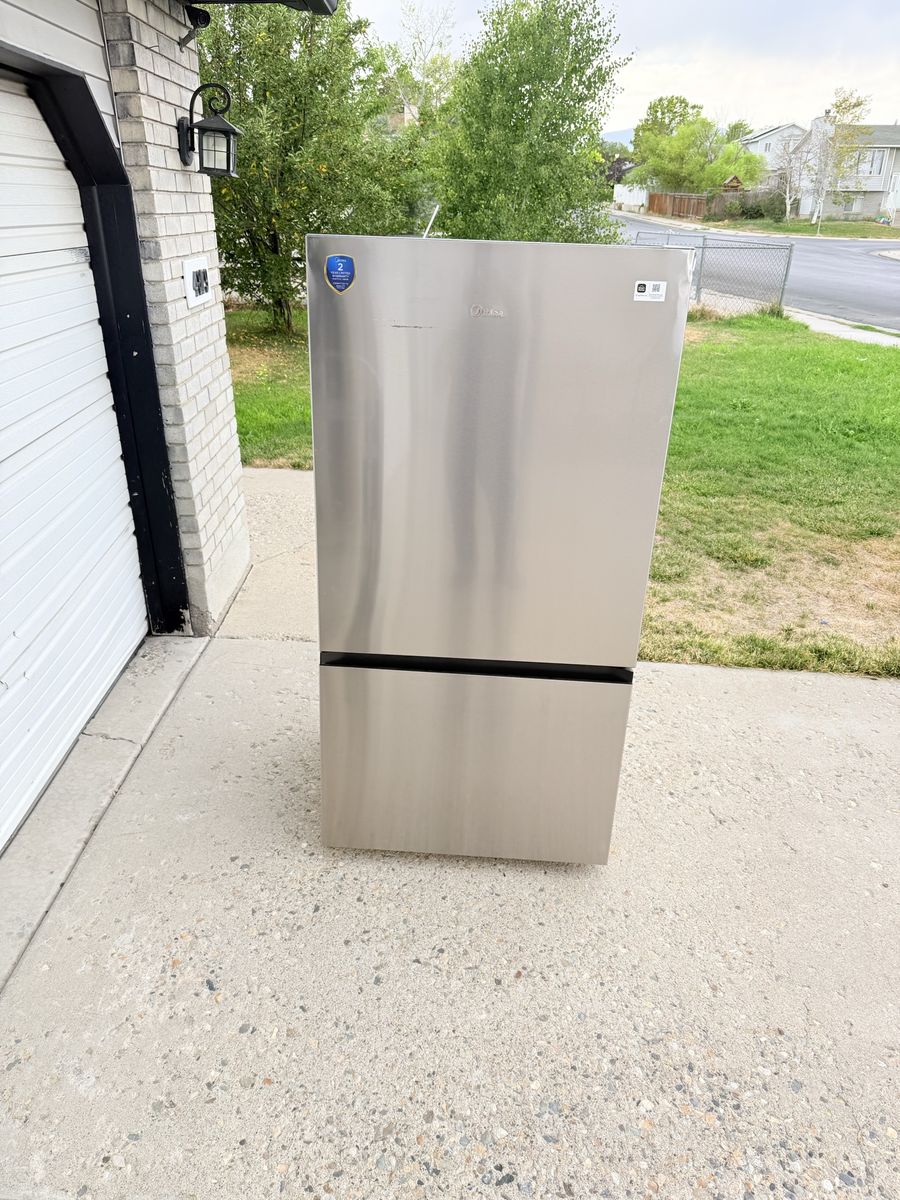 Brand new Midea Refrigerator with Bottom Freezer