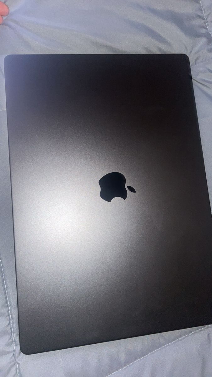 Apple MacBook Pro 16" M4 Max •36GB Ram • 1TB SSD • space black •5 battery cycles