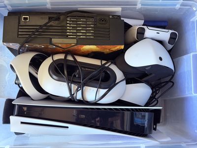 PS5, PSVR2, 2 controllers, charging station for VR controllers,