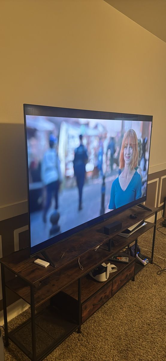 Samsung 64-inch 4K UHD Smart TV - Excellent Condition