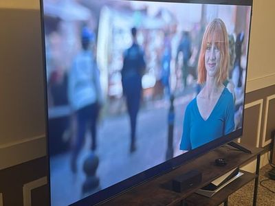 Samsung 64-inch 4K UHD Smart TV - Excellent Condition