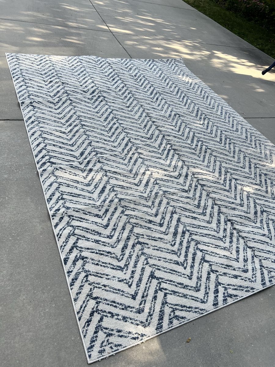 Free 9’x12’ Blue & White Geometric Rug