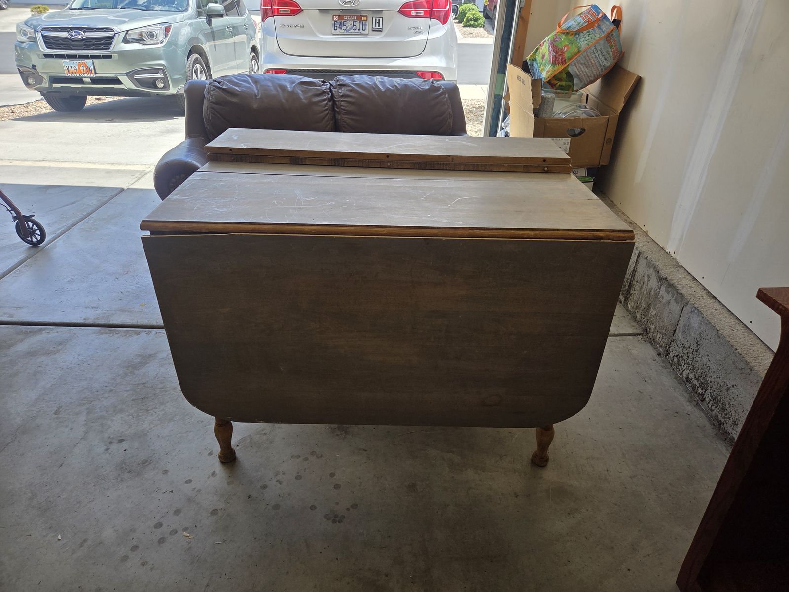 Solid wood farmhouse drop leaf table with 2 leaves