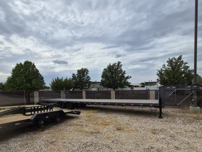 40' Delco Gooseneck Flatbed Trailer - Hydraulic Dovetail