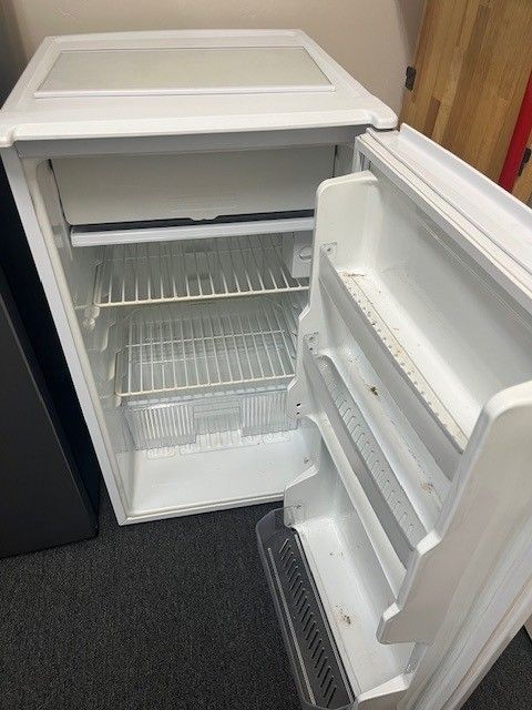 Sanyo mini fridge