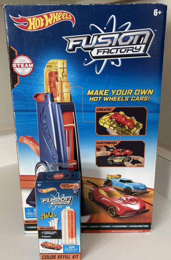 New Hot Wheels Fusion Car Maker W/Extra