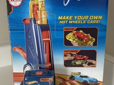 New Hot Wheels Fusion Car Maker W/Extra
