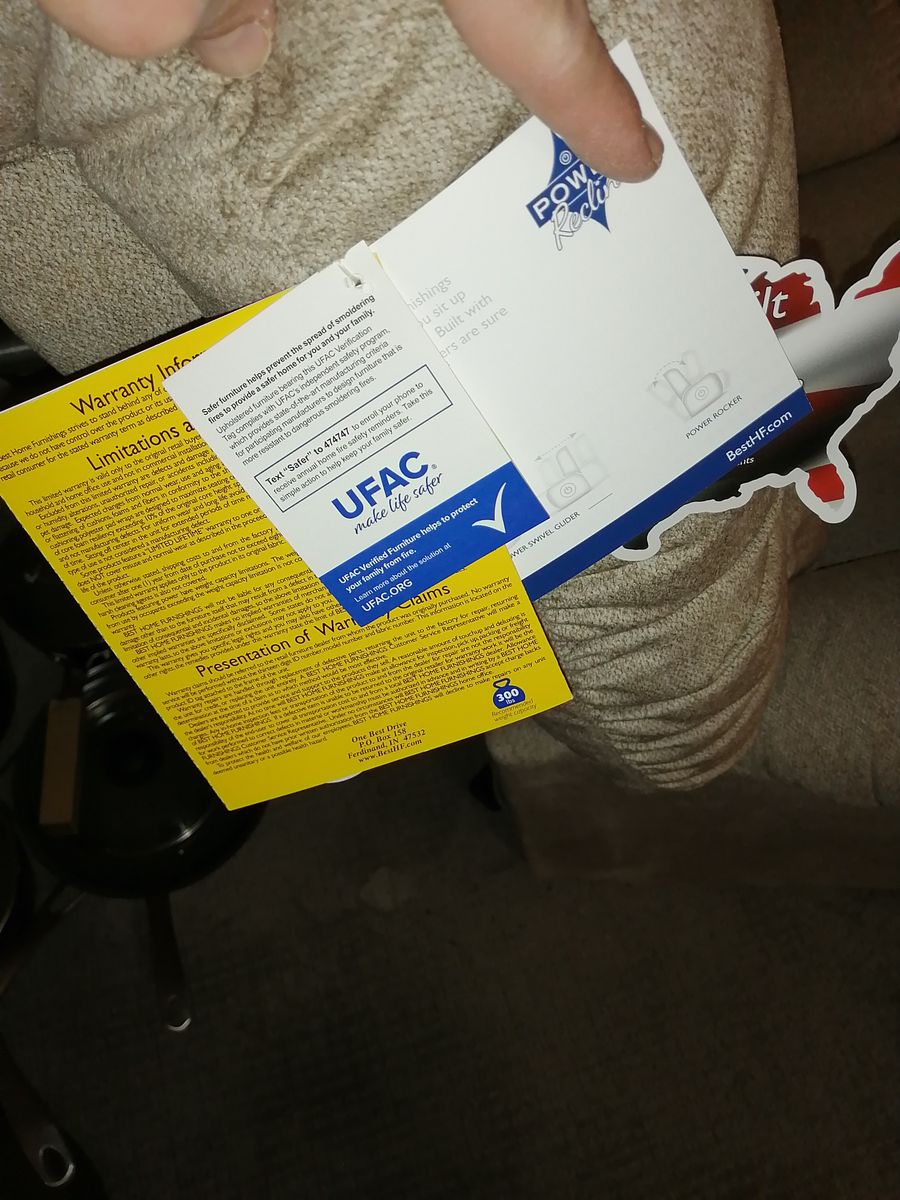 Electric Recliner Chair – Like New – $300 (URGENT SALE)