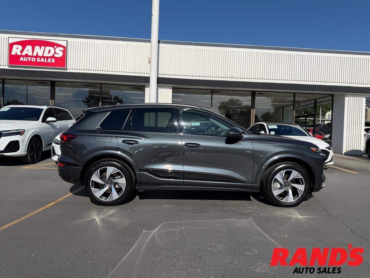 2025 Audi Q6 e-tron quattro Premium Plus