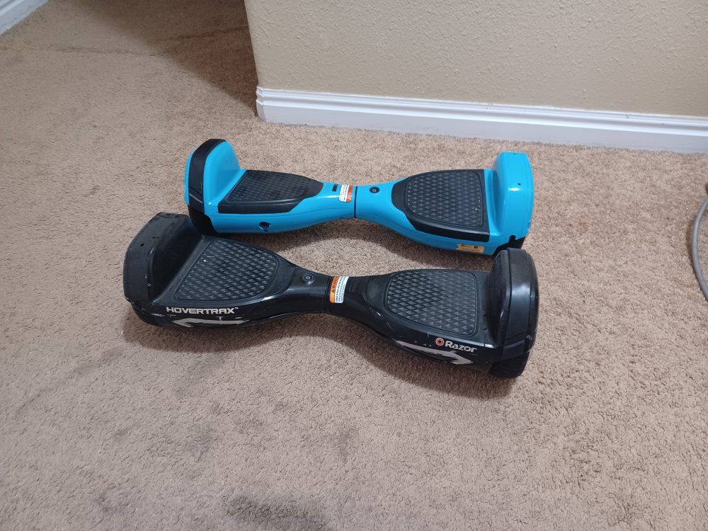 2 Razor Hovertrax Hoverboards