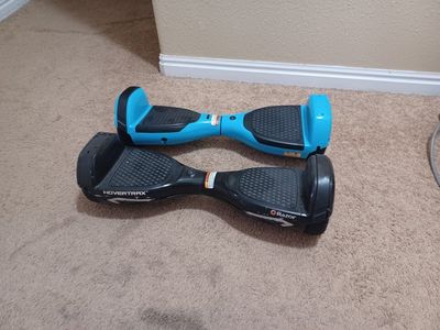 2 Razor Hovertrax Hoverboards