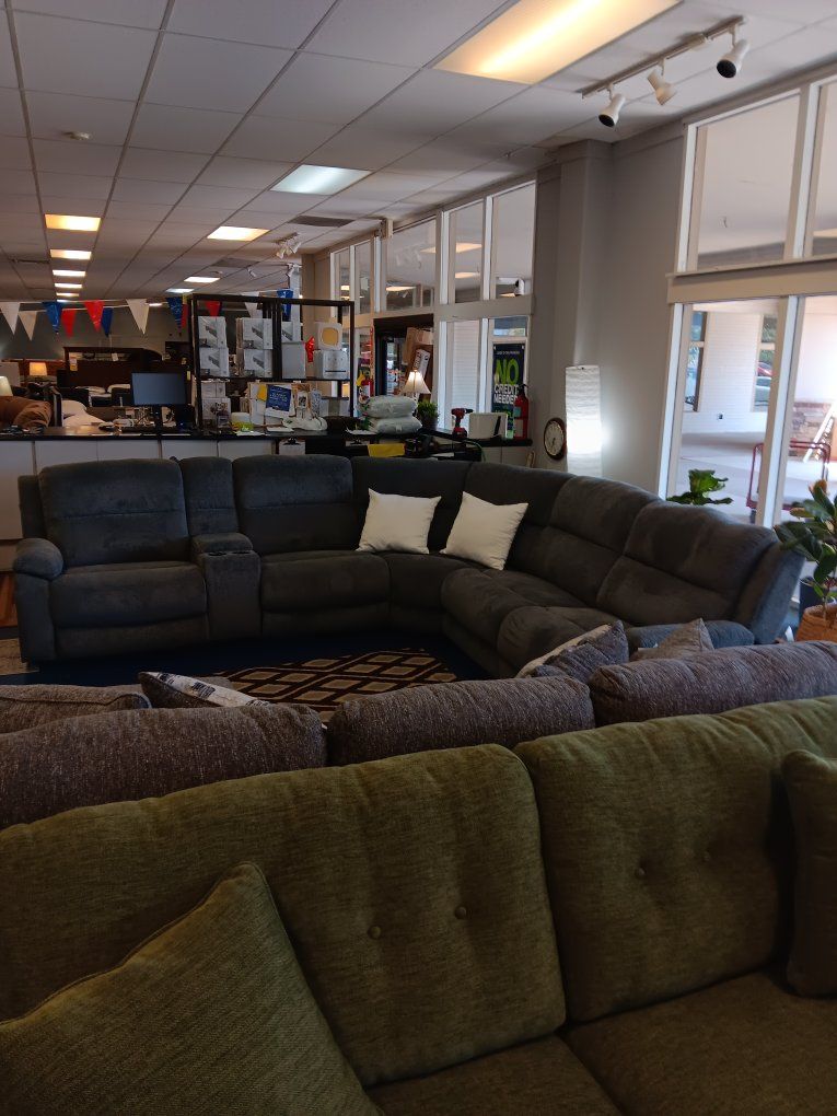 Spacious Grey Sectional Sofa Couch with Reclining Seats & Console - Perfect for Living Room