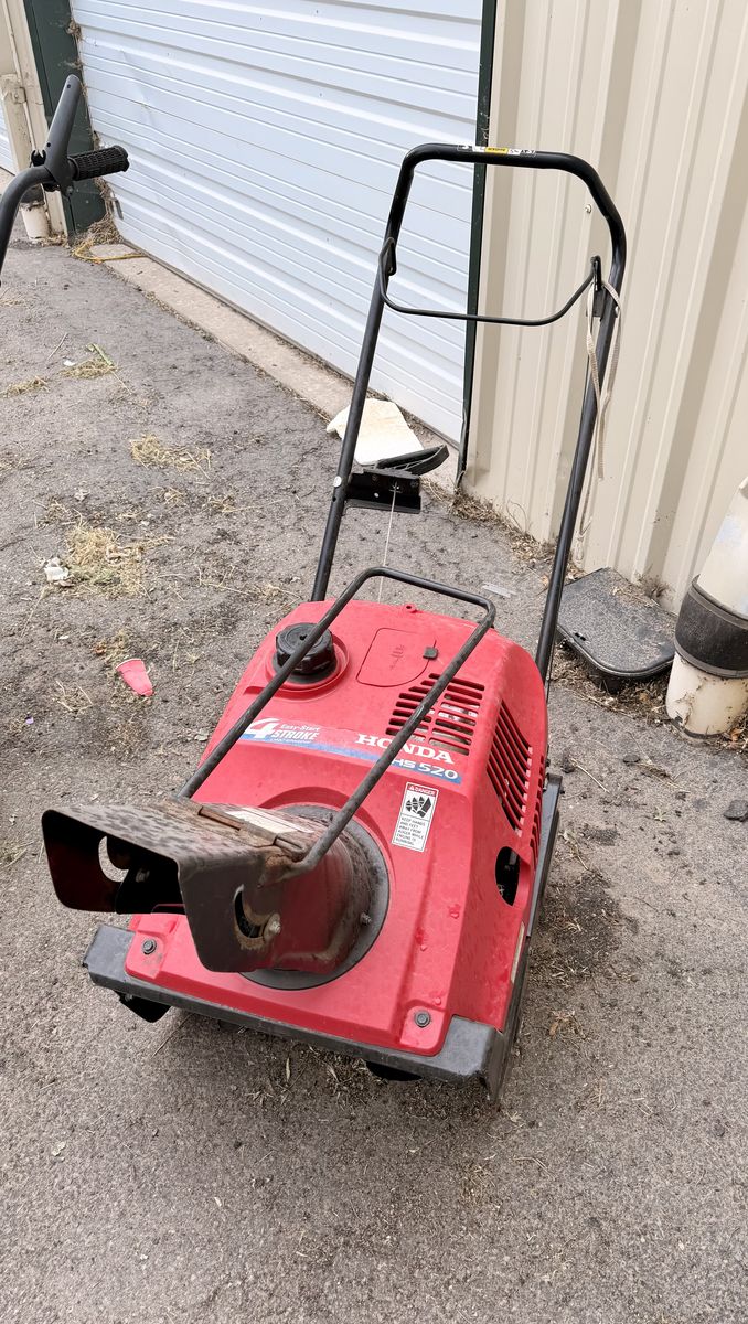 Honda snowblower HS520 $150 OBO