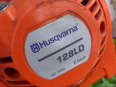 Husqvarna 128 LD weed wacker/edger/trimmer