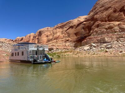 2021 Twin Anchors Houseboat