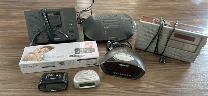 Vintage & Current Electric Radio Clocks