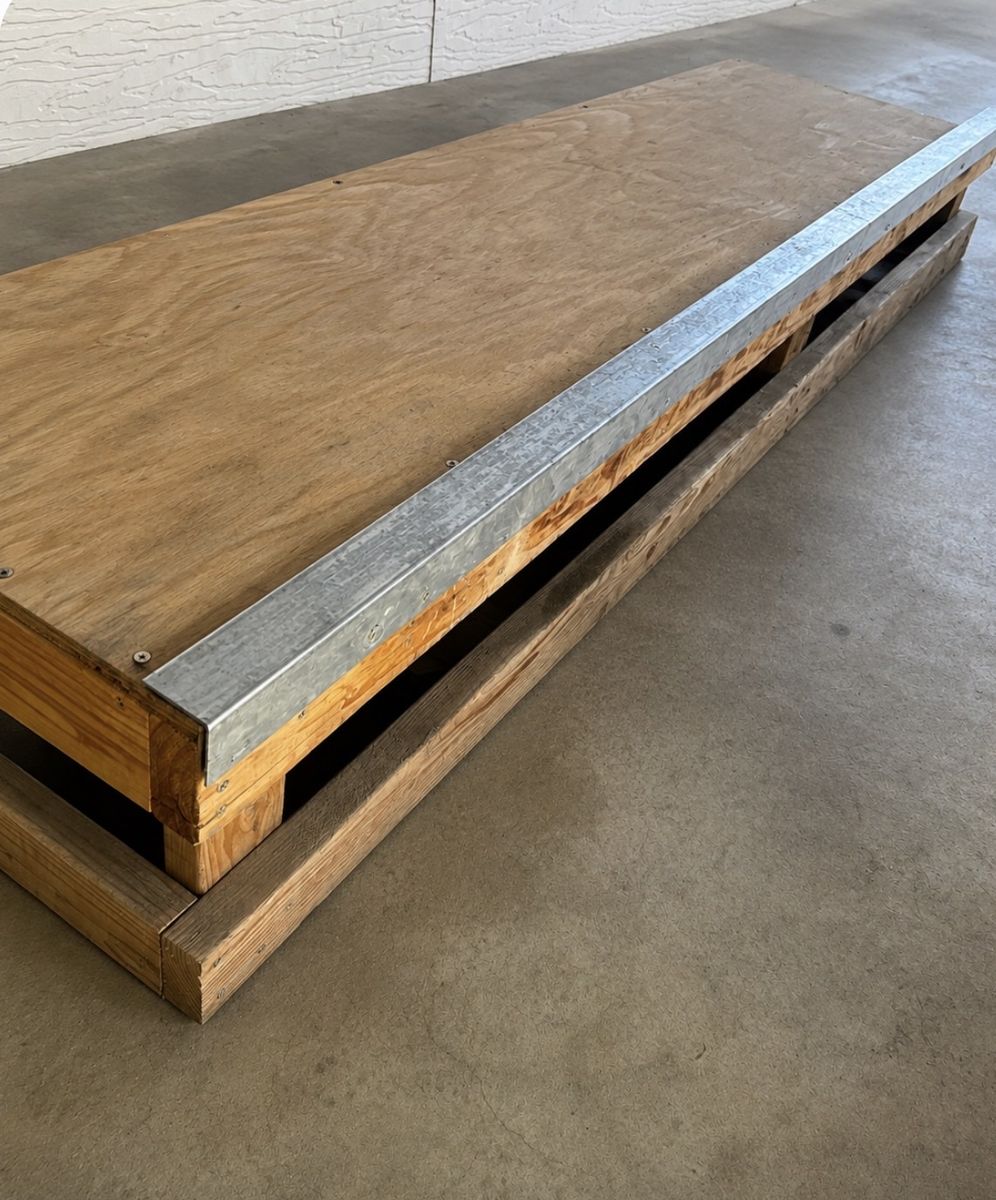 Skateboarding box 
