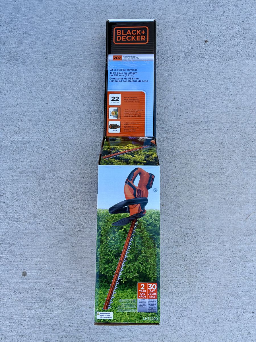 New Black and Decker 22 inch Hedge Trimmer w/ Battery and Charger