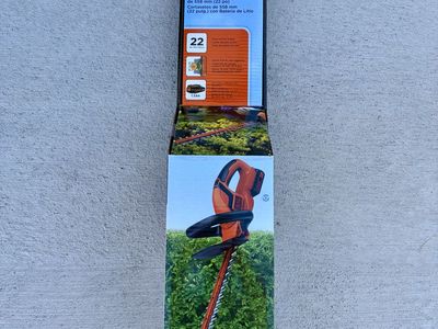New Black and Decker 22 inch Hedge Trimmer w/ Battery and Charger