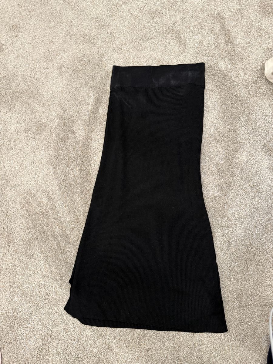 Slim black skirt