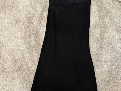 Slim black skirt